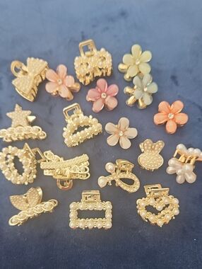 18 Hair Clips, Assorted
